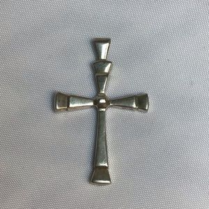 STERLING SILVER CROSS PENDANT